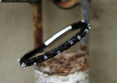 AHR02 Armband Halbrund geflochtenes Armband aus Pferdehaar mit Swarovski Perlen