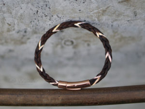 AE02.3 – Armband aus Pferdehaar