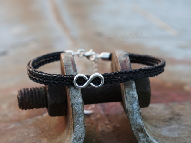 AE03.1 – Armband aus Pferdehaar